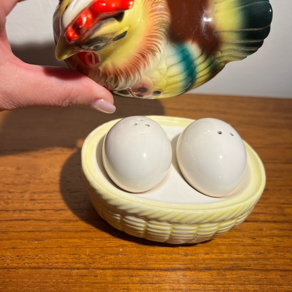 Hen on nest with salt and pepper shakers Vintage Japan Read - Picture 10 of 11
